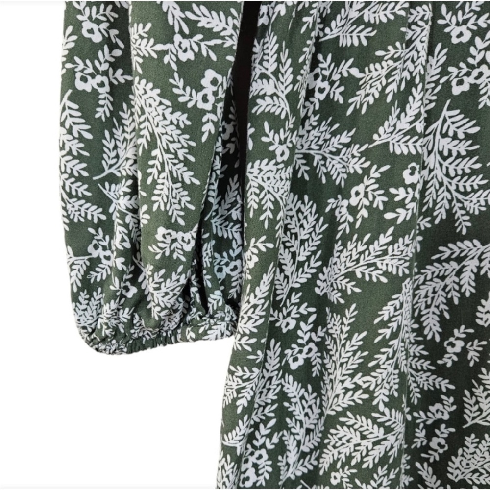 Bundle of 2 Old Navy Waist-Defined, Keyhole, Long Sleeve Dresses - Picture 4 of 4